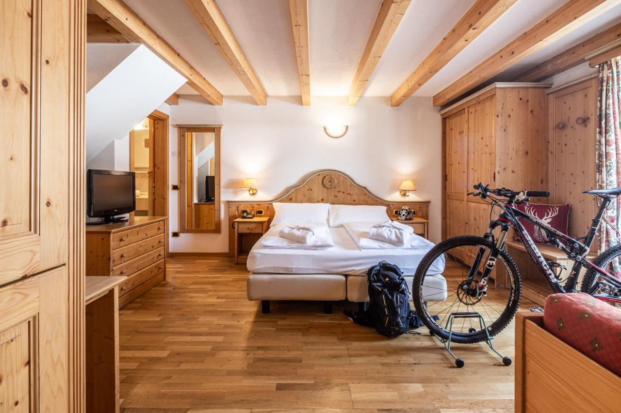 Hotel Soreghes Gran Chalet Кампітелло-ді-Фасса Екстер'єр фото