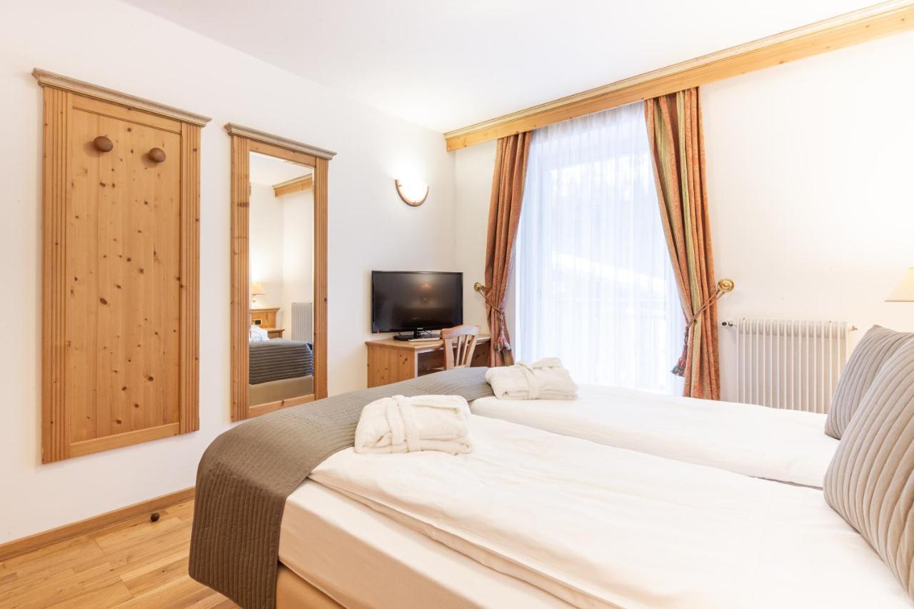 Hotel Soreghes Gran Chalet Кампітелло-ді-Фасса Екстер'єр фото