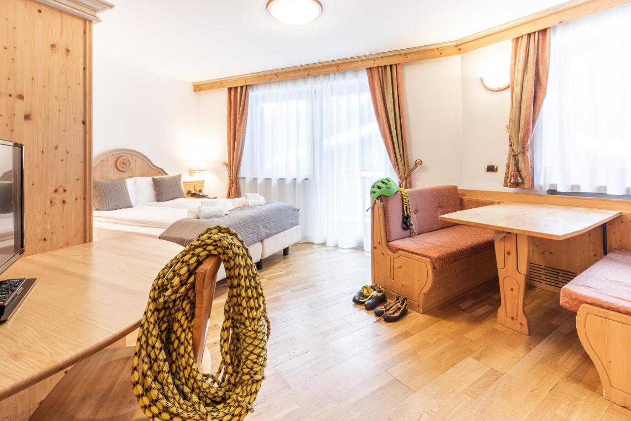 Hotel Soreghes Gran Chalet Кампітелло-ді-Фасса Екстер'єр фото