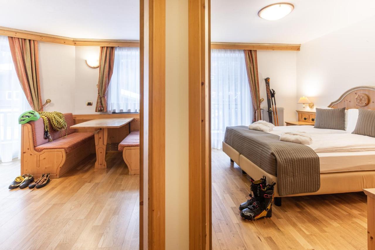 Hotel Soreghes Gran Chalet Кампітелло-ді-Фасса Екстер'єр фото