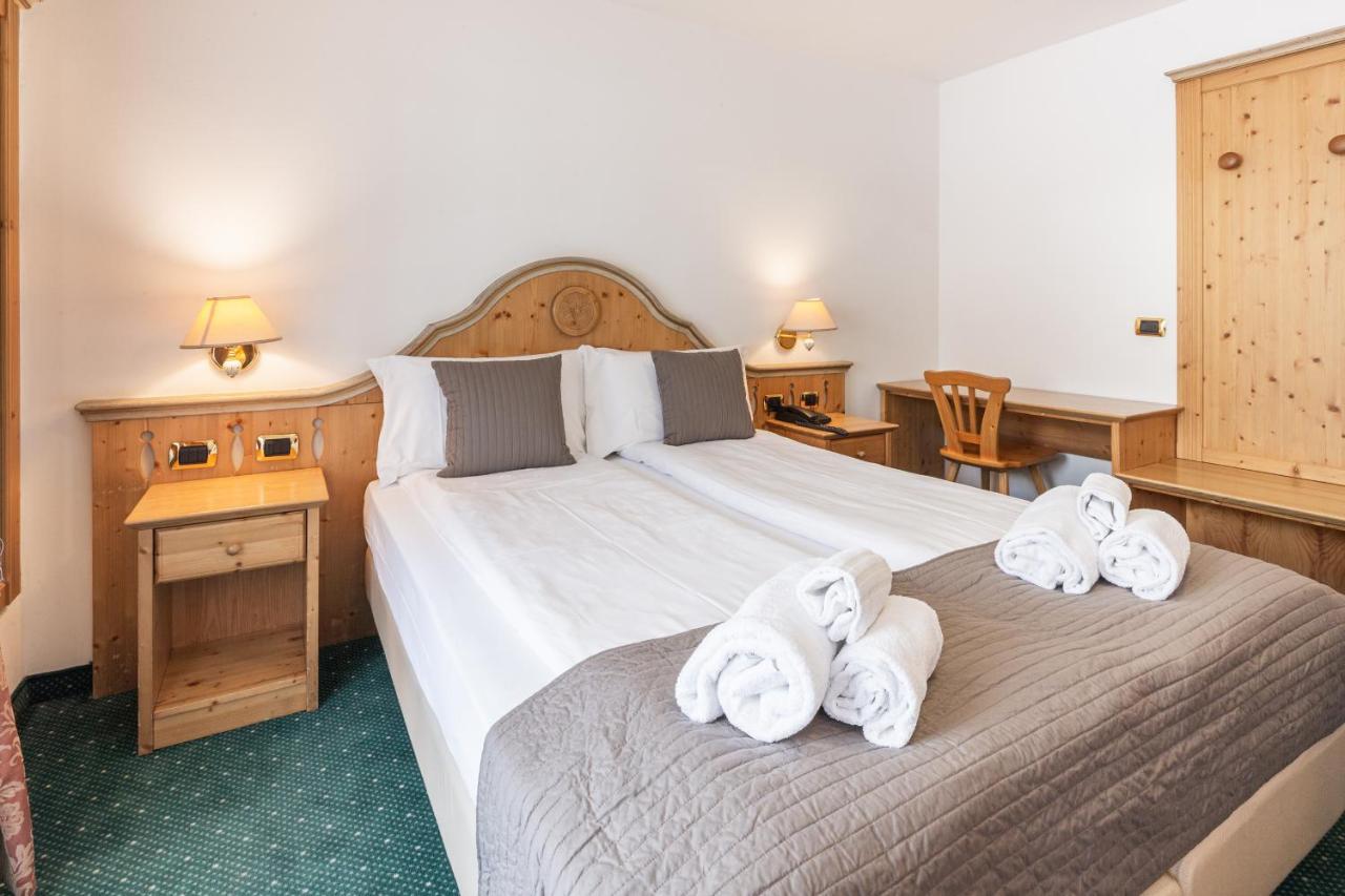 Hotel Soreghes Gran Chalet Кампітелло-ді-Фасса Екстер'єр фото