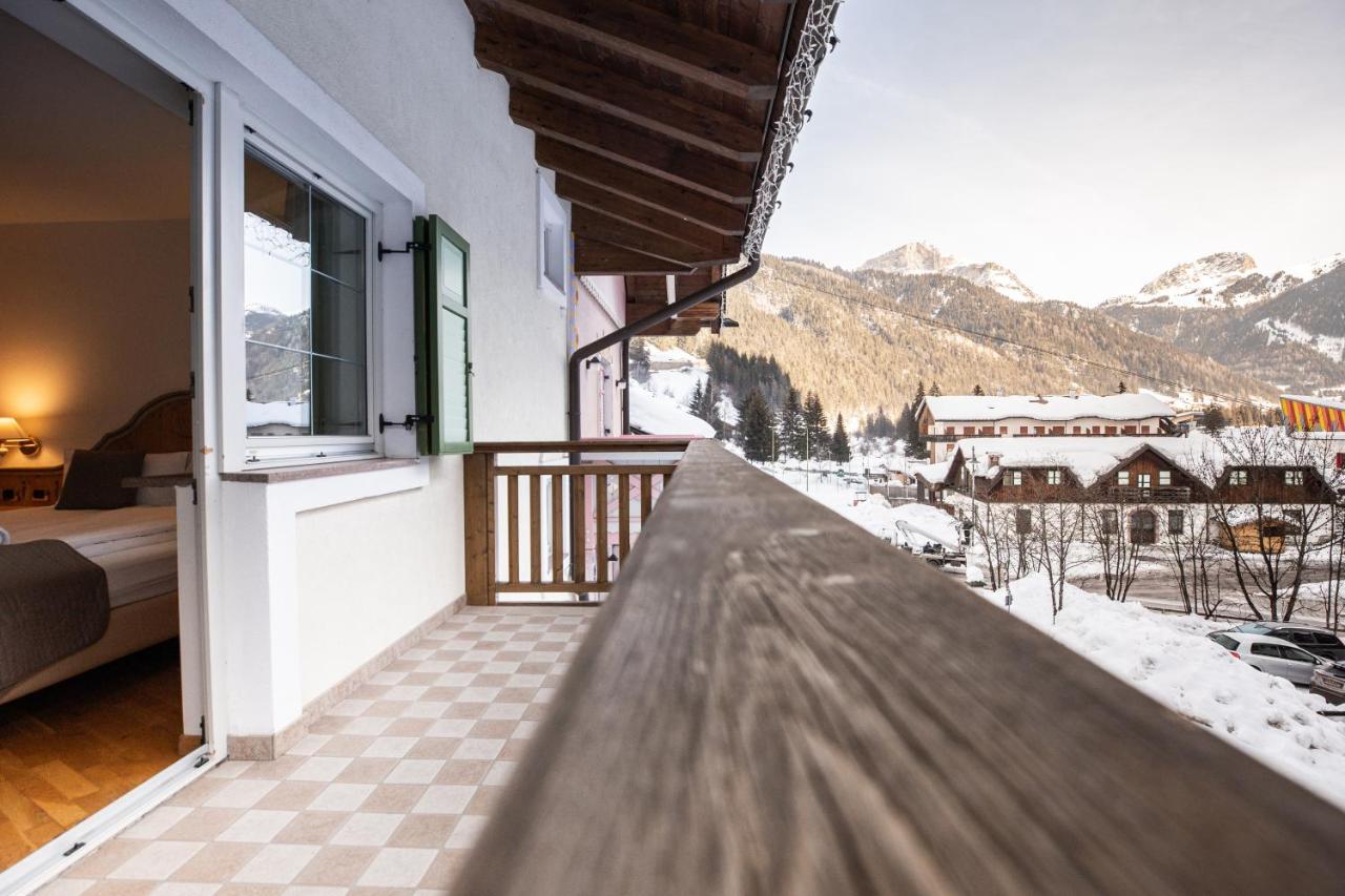 Hotel Soreghes Gran Chalet Кампітелло-ді-Фасса Екстер'єр фото