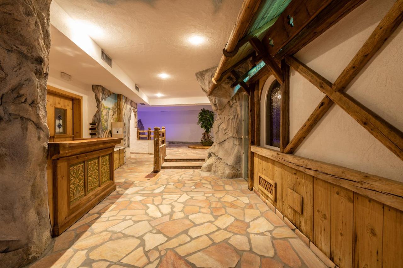 Hotel Soreghes Gran Chalet Кампітелло-ді-Фасса Екстер'єр фото