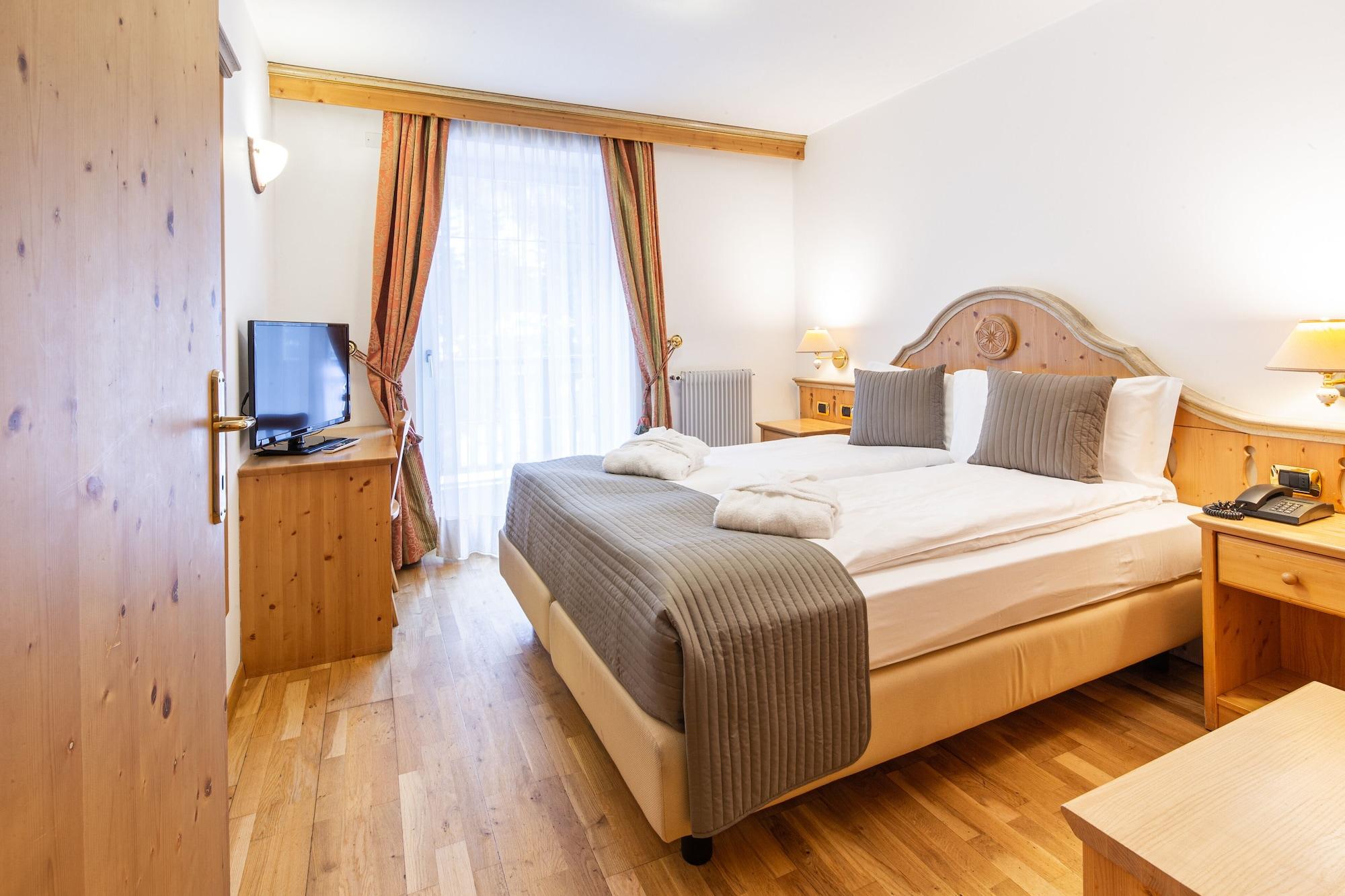 Hotel Soreghes Gran Chalet Кампітелло-ді-Фасса Екстер'єр фото
