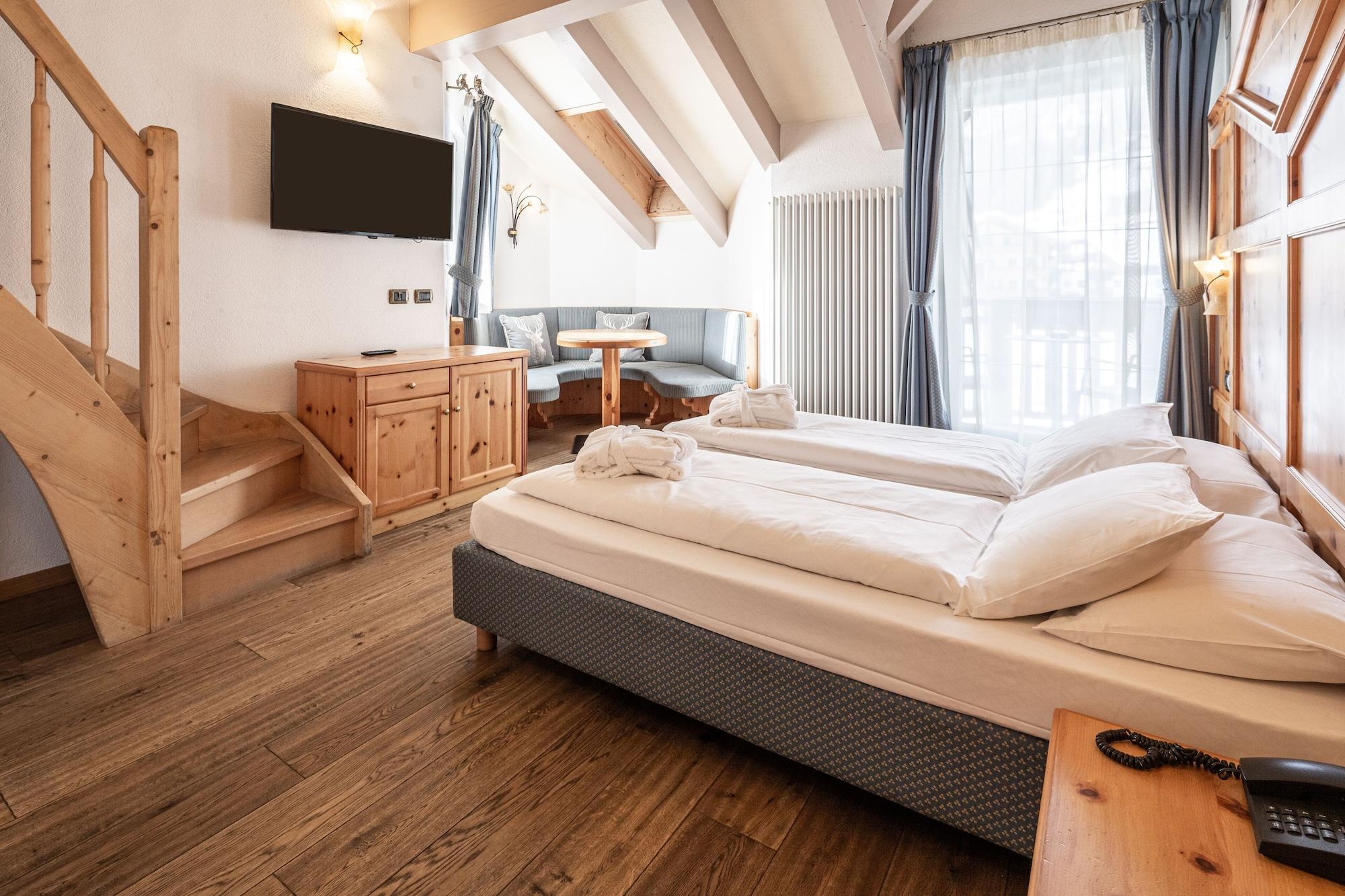 Hotel Soreghes Gran Chalet Кампітелло-ді-Фасса Екстер'єр фото
