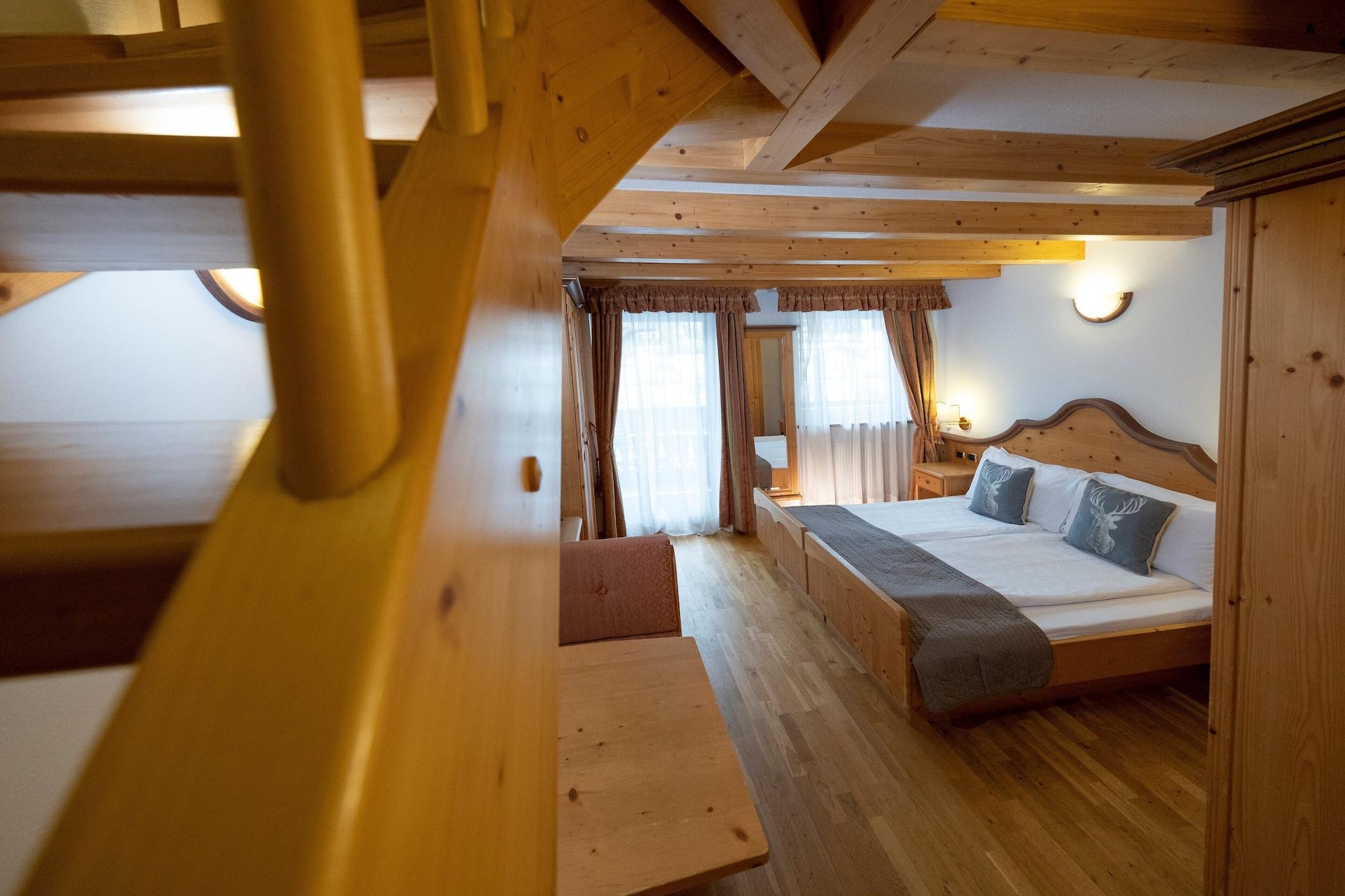 Hotel Soreghes Gran Chalet Кампітелло-ді-Фасса Екстер'єр фото