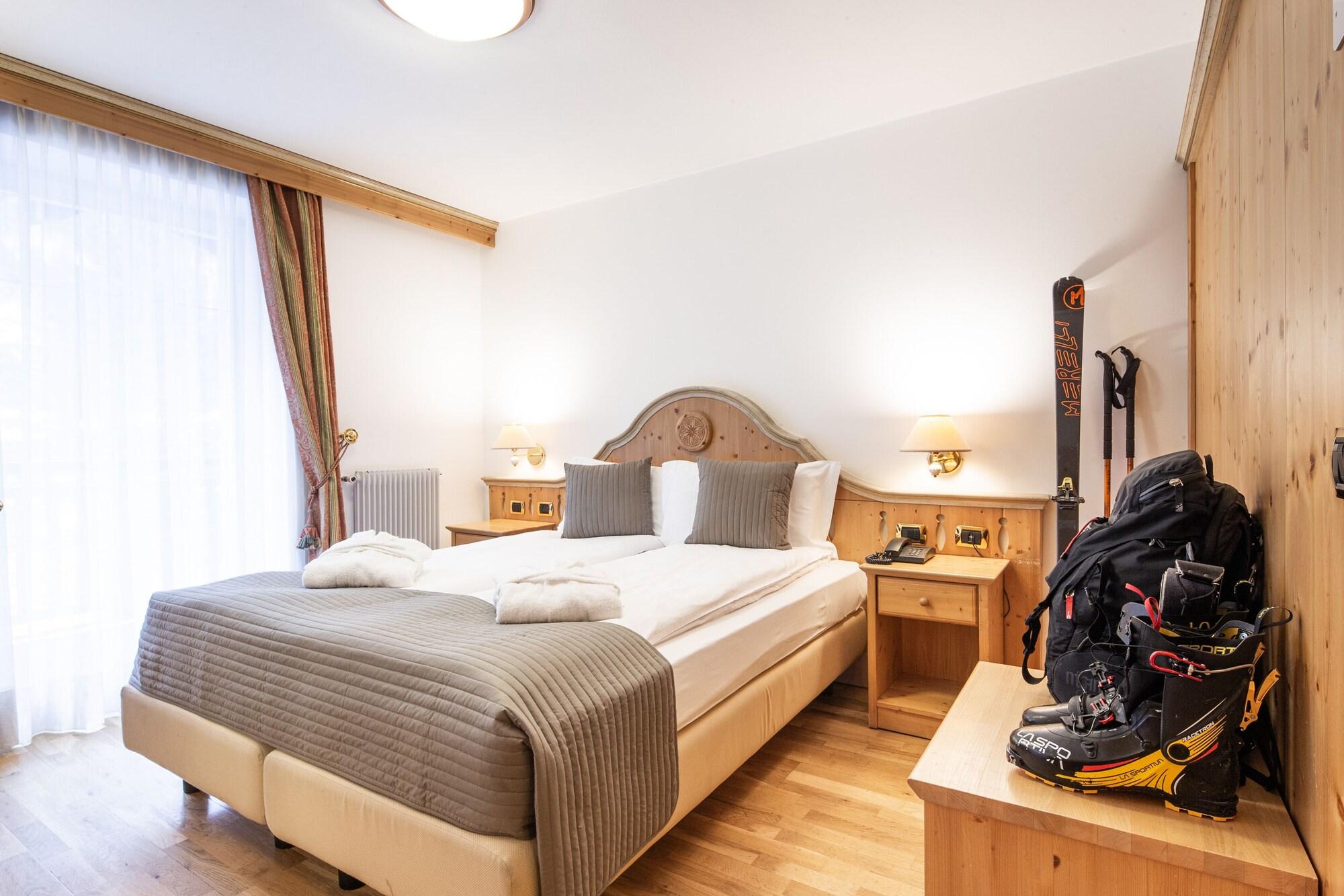 Hotel Soreghes Gran Chalet Кампітелло-ді-Фасса Екстер'єр фото